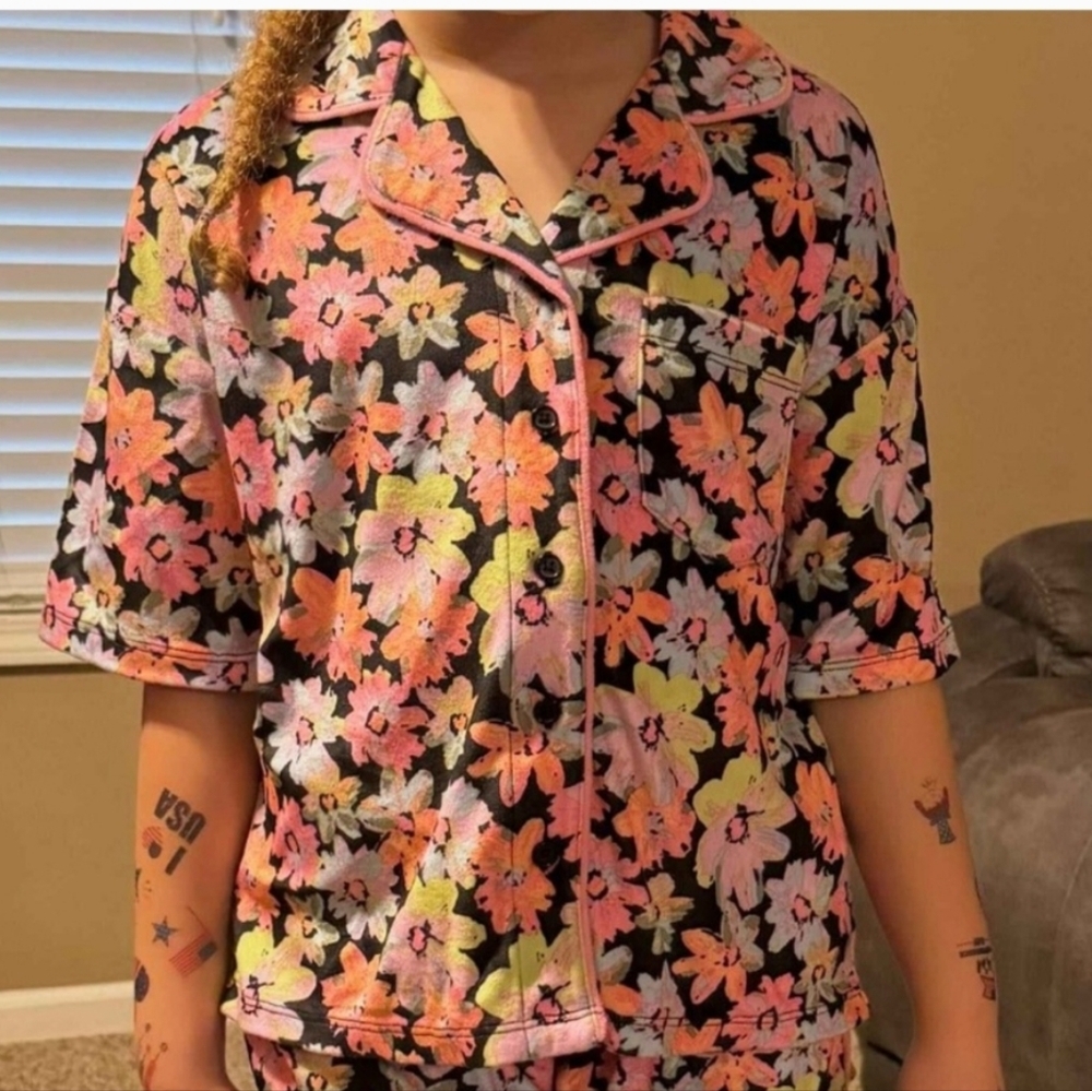 Girls' Short Sleeve Floral Button-Up Pajama Top - art class Black/Pink XL